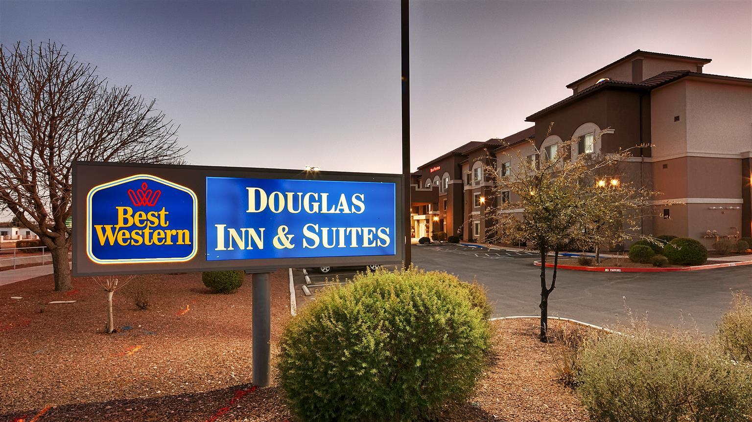 ベストウェスタン ダグラス イン アンド スイーツ Douglas エクステリア 写真
